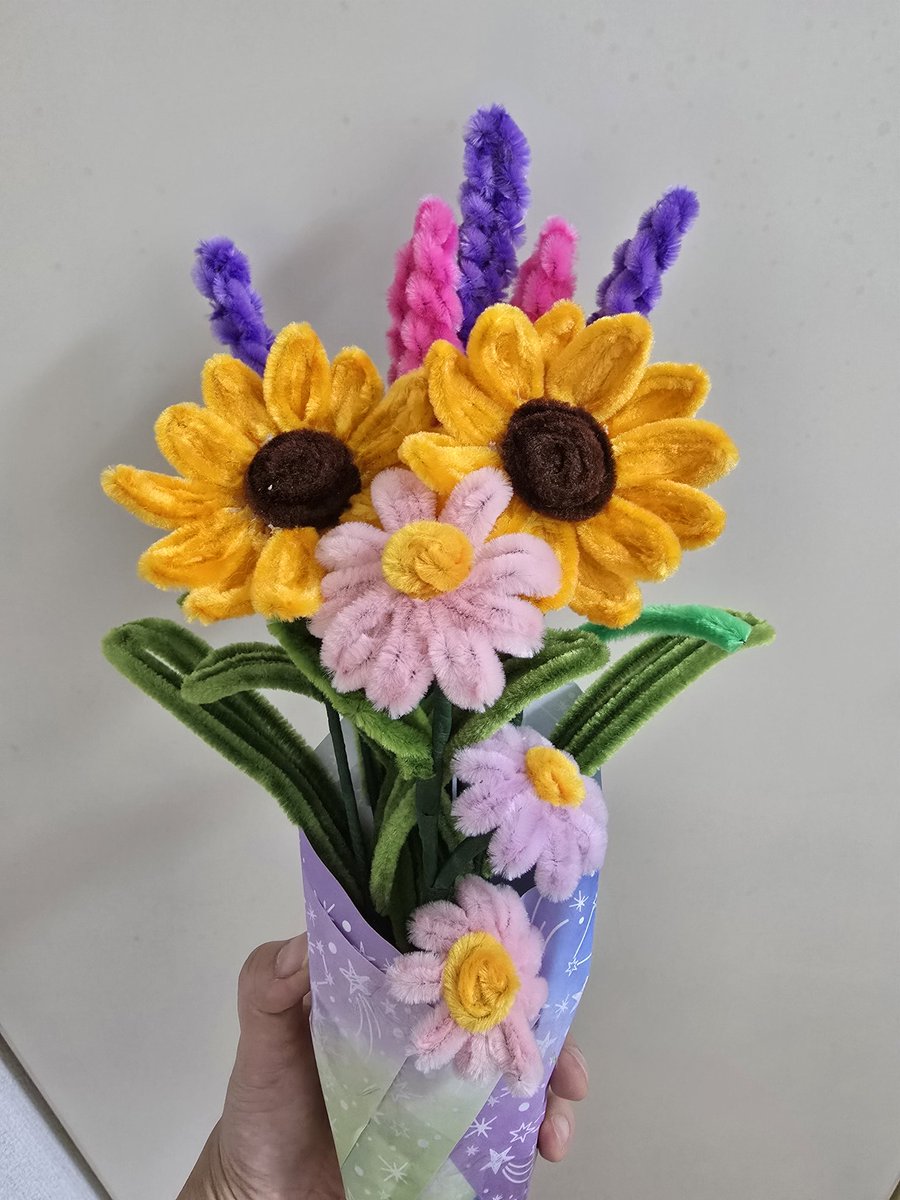 JiaWu_JC's tweet photo. This is so fun to make 💐
#pipecleanercraft https://t.co/MPbtPWcSNN
