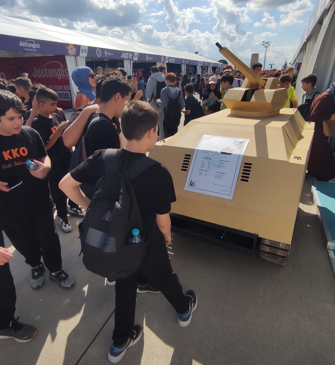 Ulku_Ocaklari's tweet photo. 📍İstanbul Atatürk Havalimanı

17-21 Eylül tarihlerinde İstanbul Atatürk Havalimanı'nda gerçekleştirilen TEKNOFEST'e Ülkü Ocakları Sakarya İl Başkanlığı Altay Teknoloji Takımı iki çalışma ile katılım sağladı.

Hedefini kendi tespit edebilen yapay zeka destekli insansız ön muharebe tankı olarak 2026 yılında yarışmalarda olacak olan TUNA, gençlerimizin ve çocuklarımızdan büyük ilgisini çekerken; "Stirling Çevrimli Ekolojik Motor" projesi ise "Çevre ve Enerji" kategorisinde 14.610 proje arasından ilk 50’ye girerek finalist olmaya hak kazandı.