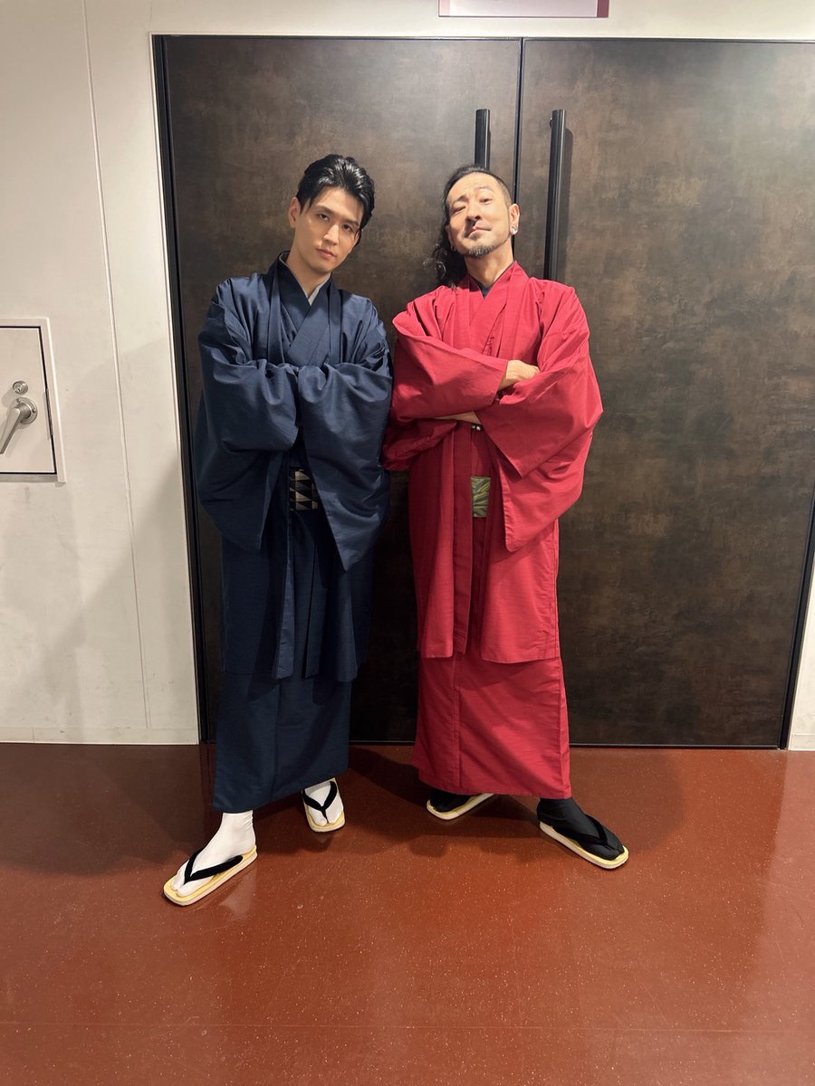 薔薇色のステージ リオン(朝日奈丸佳金箔押しサイン入り) Amazon.co.jp: 薔薇色のステージ リオン朝奈丸佳金箔押しサイン