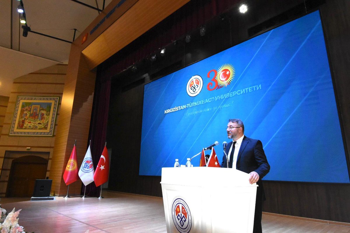 Kırgızistan-Türkiye Manas Üniversitesi’nin 30. kuruluş yılı ve Tıp Fakültesi açılışı vesilesiyle düzenlenen törende bulunmaktan büyük bir gurur duydum. 🇹🇷🇰🇬

Şahsıma tevdi edilen “30. Yıl Hizmet Madalyası”, kıymetli Rektörümüz Prof. Dr. Alpaslan CEYLAN ve Rektör Vekili Prof. Dr.