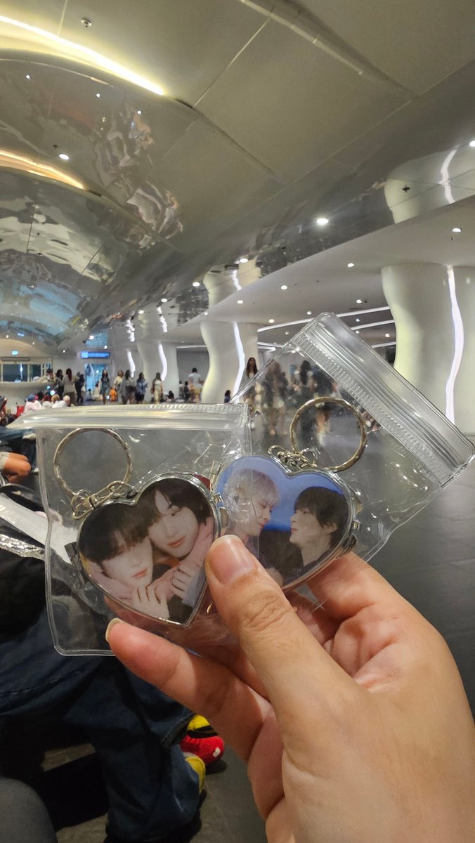 อยู่ตรงฮอล5 นะคะ 

#RIIZINGLOUD_IN_BANGKOK
