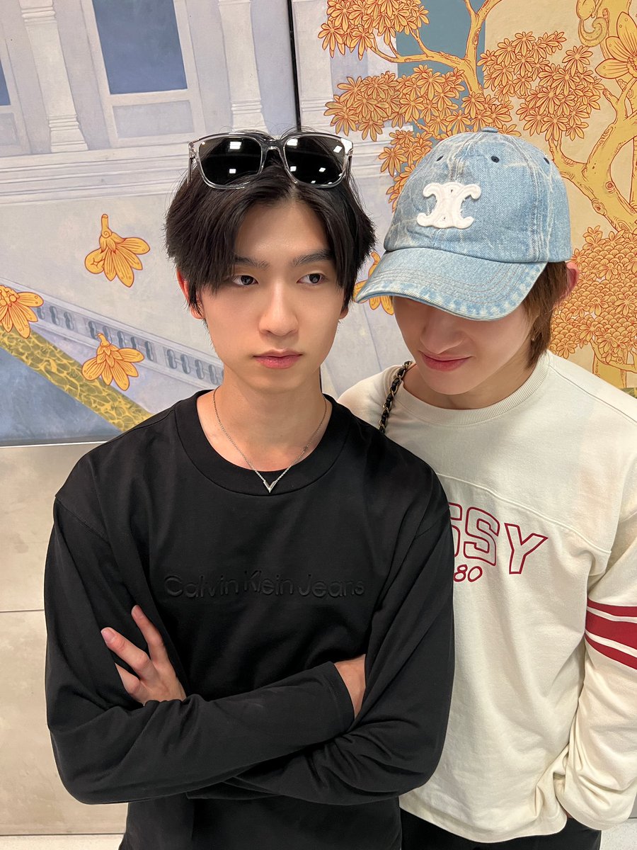 nakanisnakan's tweet photo. ที่นี่ประเทศไทย~ กลับบ้านหม่ำ ๆ เค้ง ๆ กันคับ พรุ่งนี้มี event ใหญ่ มาหา 2 แสบกันเยอะ ๆ น้าา ต้องการกัมใจเป็นอย่างมากกกกกก แต่ถ้าใครไม่ว่างก็ส่งกัมใจผ่านจอมาให้ด้วยน้าา พร้อมรับ 💗☺️

#ThomasKong #โทมัสก้อง https://t.co/2TKkJ8khsN