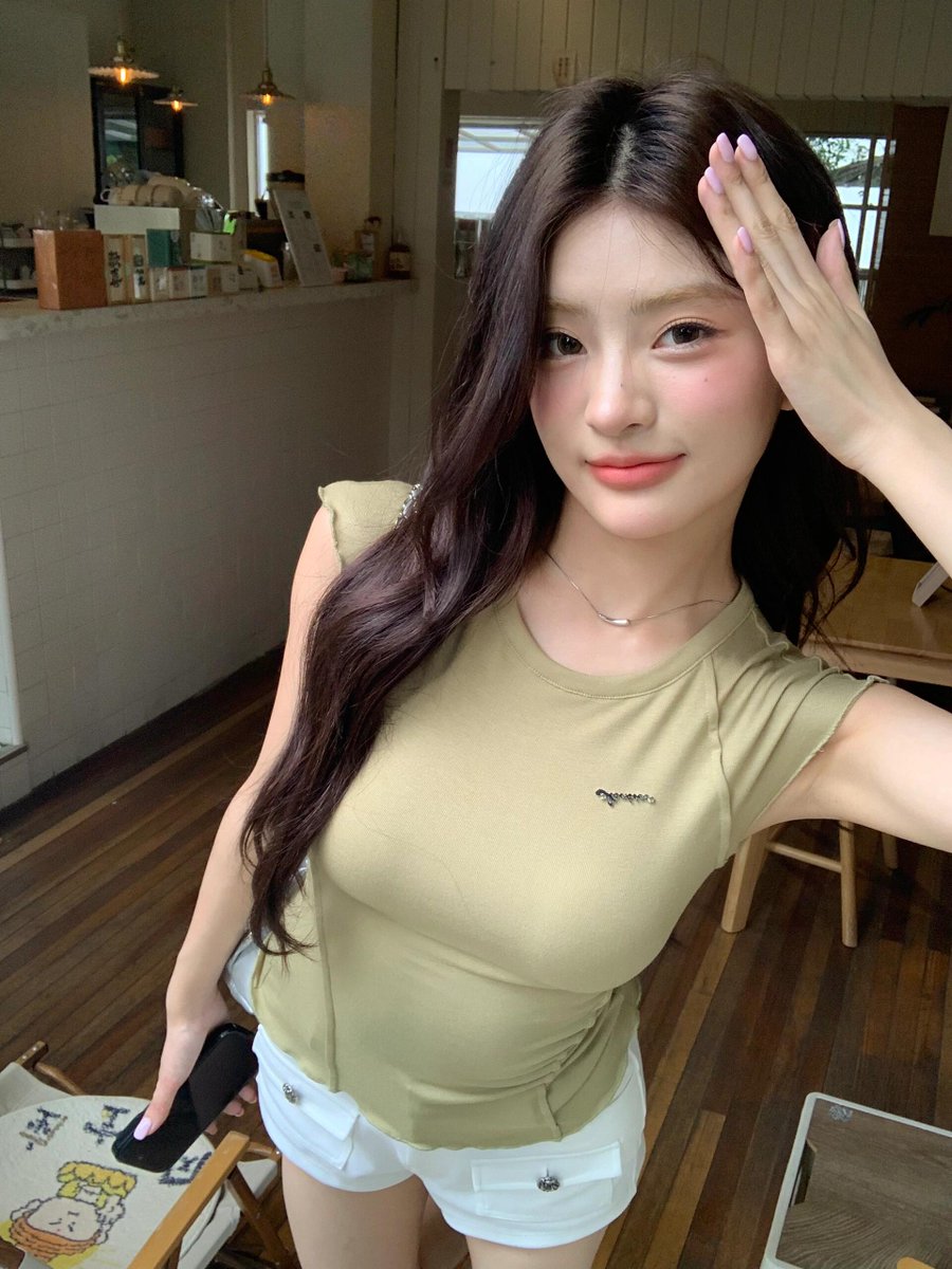 violattce's tweet image. Hi, Love. I'm on my way to going home, please wait and I'll shower you with kisses and hug. Wait, no, that's me recharging actually. (Misal)