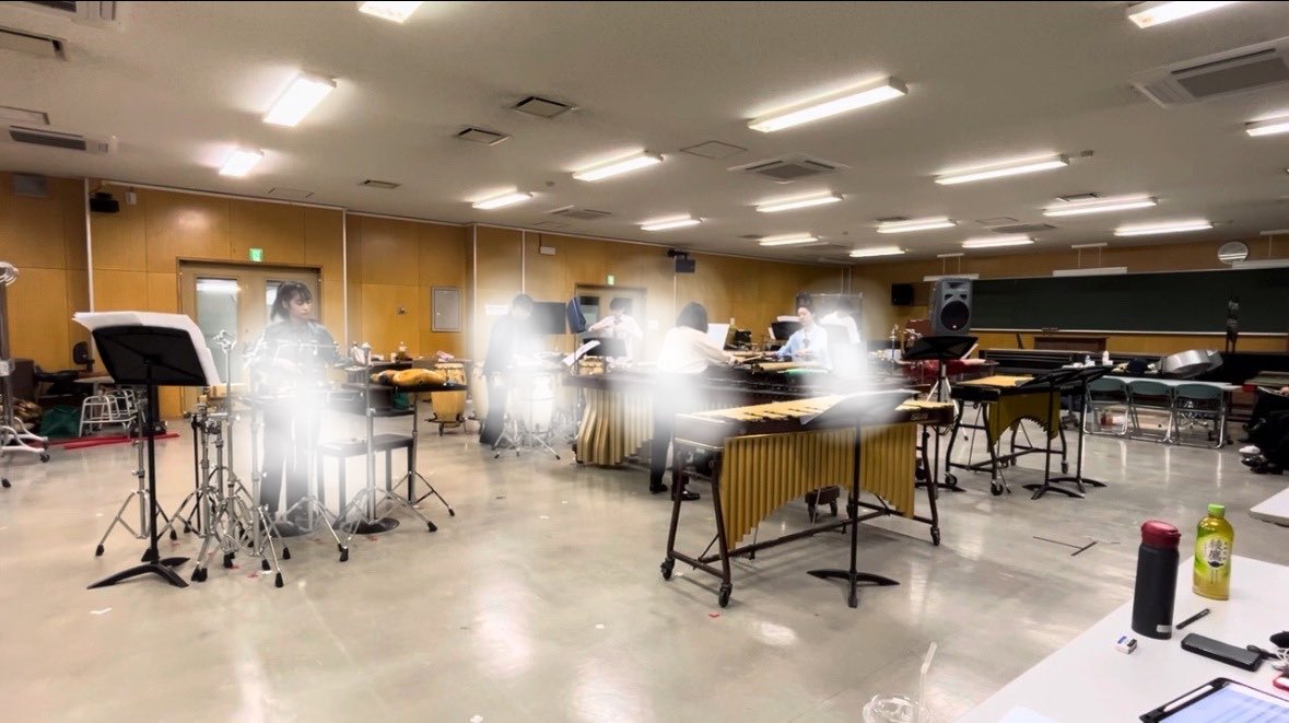 打楽器アンサンブル演奏会まであと7日❗️

本日は演奏ゲネを行いました！

先生方にいただいたご意見をもとに、あと1週間、より良い演奏を目指して頑張ります！
衣装は当日のお楽しみです😊