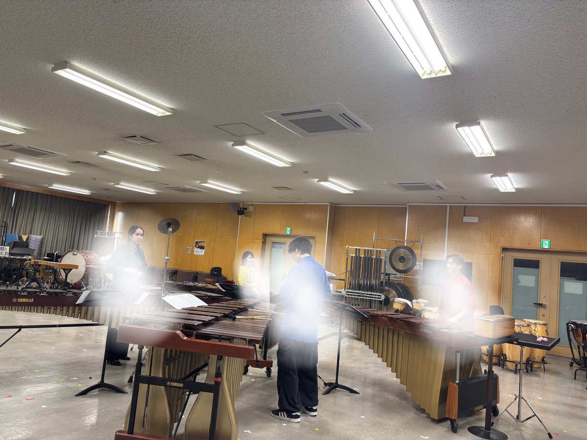 tcm_perc's tweet image. 打楽器アンサンブル演奏会まであと7日❗️

本日は演奏ゲネを行いました！

先生方にいただいたご意見をもとに、あと1週間、より良い演奏を目指して頑張ります！
衣装は当日のお楽しみです😊