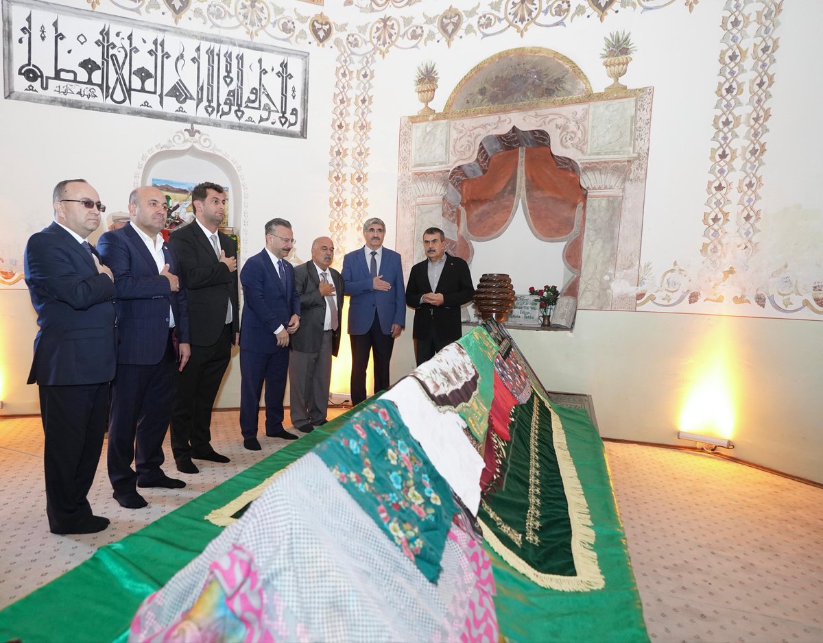 📍Eskişehir

Bu yıl 29'uncusu gerçekleştirilen Seyid Sultan Sücaaddin Veli Anma Etkinlikleri'ne katıldık.

Seyid Sultan Sücaaddin Veli’nin Anadolu’dan Balkanlara kurduğu gönül köprüleri, bugün hepimize örnek olacak bir genişlik ve kapsayıcılık taşımaktadır.

Bakanlık olarak