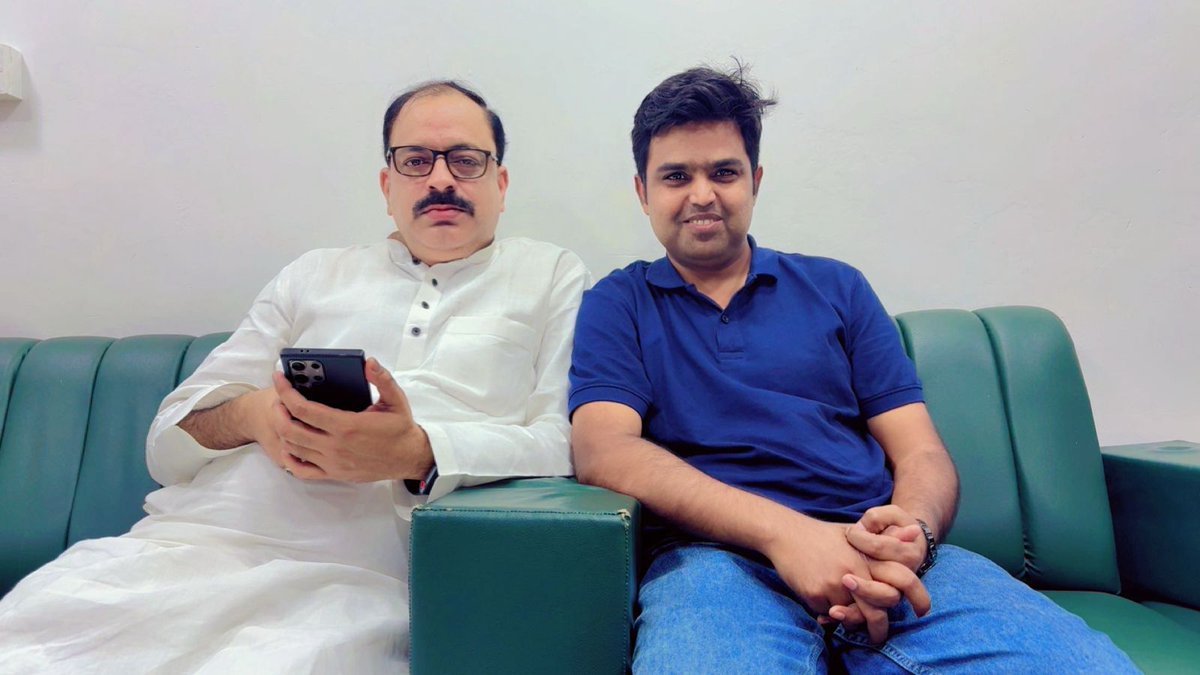 FaizulHasanKhan's tweet image. बड़े भाई हाईकोर्ट के वक़ील S M Rehman Faizy के साथ।
कैसरगंज में हुई FIR पर हम डरने वालों में से नहीं हैं।
आइये कोर्ट में लड़ते हैं।
हुज़ूर की शान के लिए हज़ारों मुक़दमे मंज़ूर हैं।
हाईकोर्ट लखनऊ में
#ilovemohammadﷺ #ilovemuhammadﷺ #prophetmuhammadﷺ #Kaiserganj #Bahraich