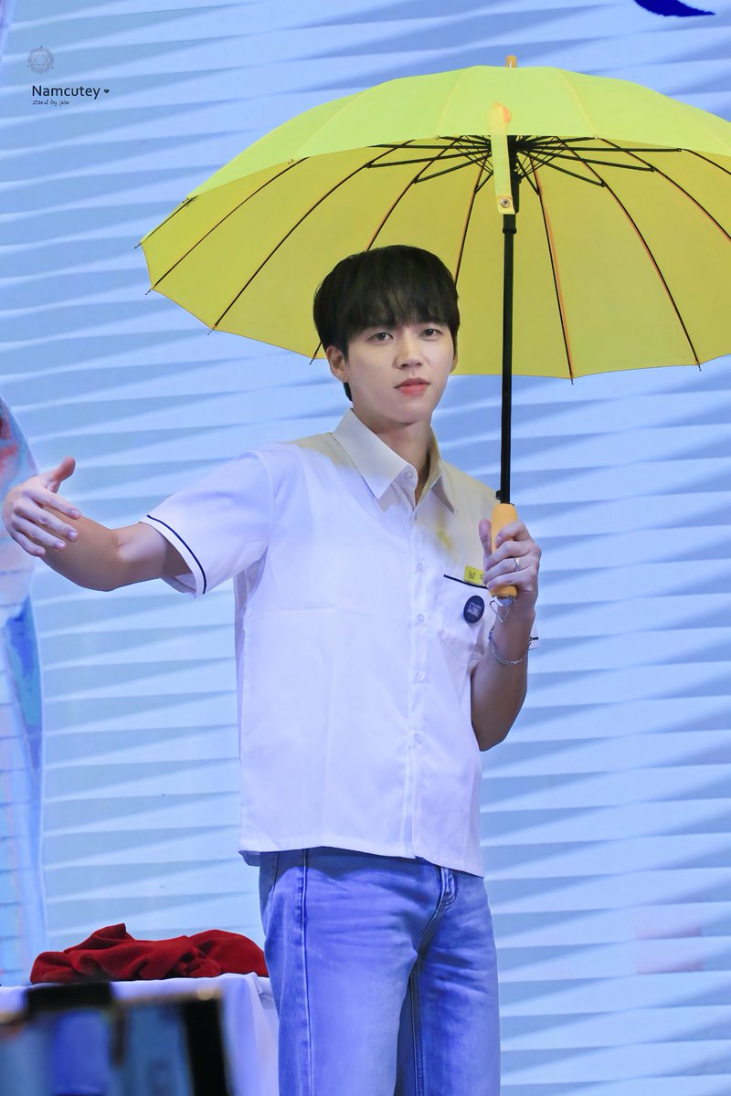 250920 남우현 팬사인회 팬싸
#우현 #남우현 #woohyun #NAMWOOHYUN #인피니트 #INFINITE #TreeRing #Only직진 

학교 끝난 후에 비 속에서 기다리고 있는 남선배님인가?☔️💛