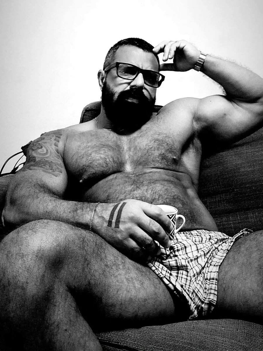Real men come with fur, strength, and passion. ❤️🐾
machos.top 
.
.
.
#Bear #HairyMen #BeardedMen #MatureMen #GayBear #BearLove #RuggedMen #SilverFox #Woof #GayBrazil