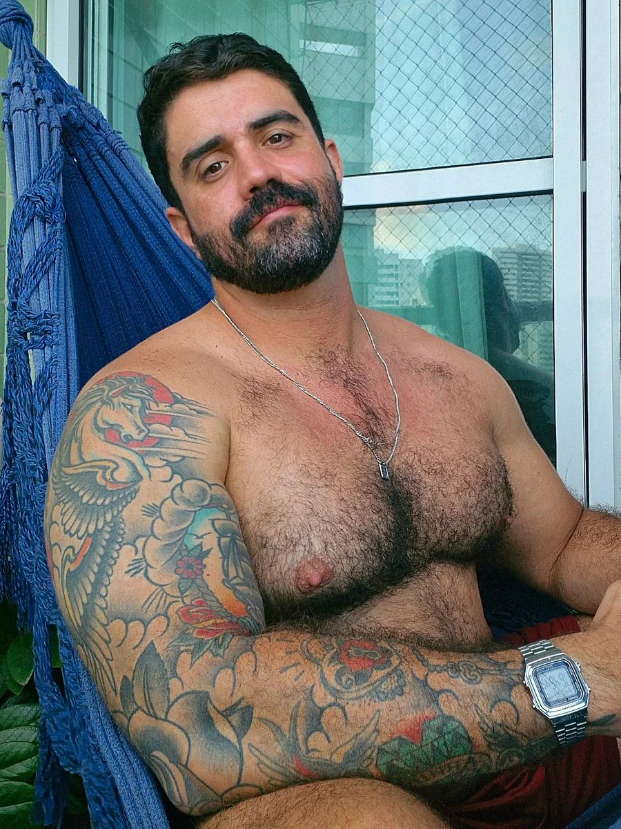 Real men come with fur, strength, and passion. ❤️🐾
machos.top 
.
.
.
#Bear #HairyMen #BeardedMen #MatureMen #GayBear #BearLove #RuggedMen #SilverFox #Woof #GayBrazil