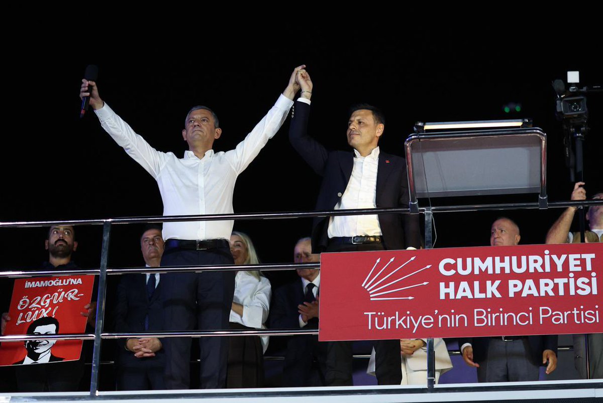 Halkın Partisi dimdik ayakta!

1,5 yılda, türlü hukuksuzluklara rağmen üçüncü kez Genel Başkanımız olarak seçilen ve bugün doğum günü olan Sayın Özgür Özel’i yürekten tebrik ediyorum.

Tarihsel bir eşikte mücadelemize önderlik eden Genel Başkanımıza başarılarla dolu nice yıllar