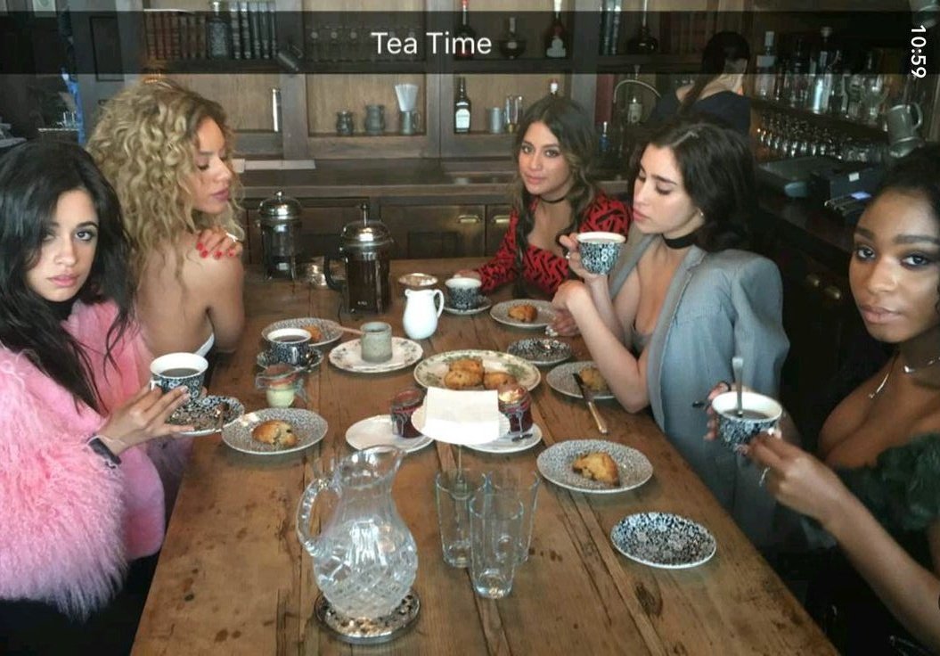 acervo5H's tweet image. 🚨🚨MEU DEUS

A CONTA OFICIAL DO FIFTH HARMONY NO SNAPCHAT ACABA DE POSTAR ESSA FOTO DE AGORA DO REENCONTRO DAS MENINAS