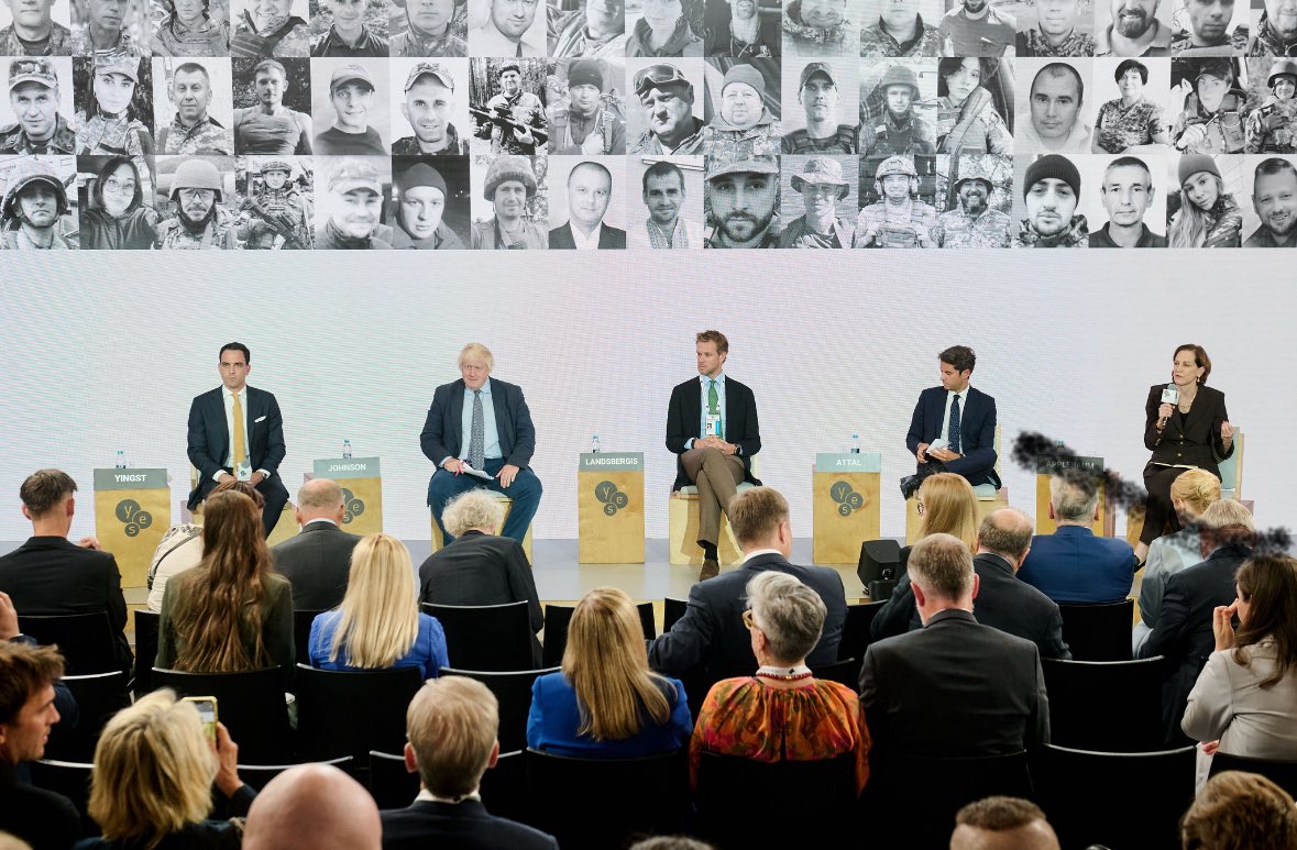 BorisJohnson's tweet image. The YES 2025 Annual Summit posed the question - how to end the war?

I’m clear. We must:

Introduce further secondary sanctions.

Unlock the $300bn of Russian frozen assets.

Eliminate Russia’s shadow fleet.

Putin must see he has lost this war.

#YES2025 @yes_ukraine