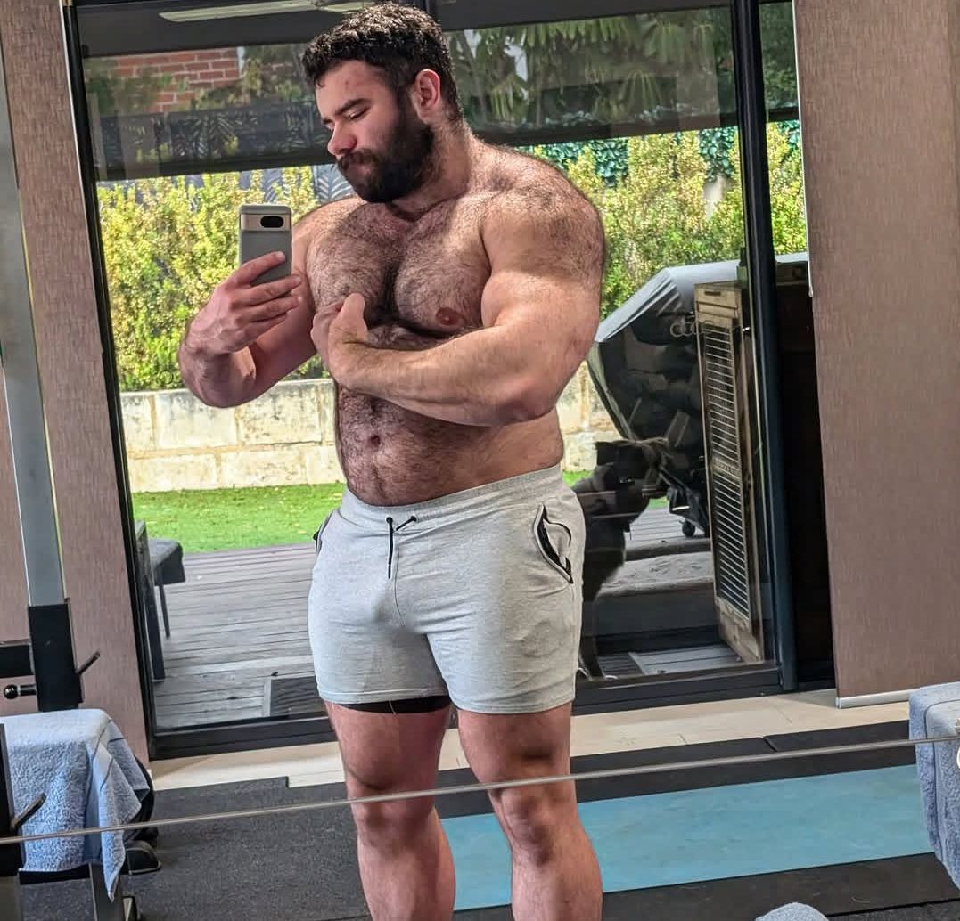 Real men come with fur, strength, and passion. ❤️🐾
machos.top 
.
.
.
#Bear #HairyMen #BeardedMen #MatureMen #GayBear #BearLove #RuggedMen #SilverFox #Woof #GayBrazil #BeardLovers #HairyMen #DaddyVibes #MuscleBear #Bearded #GayBear #BearCommunity #Rugged #GayBrazil