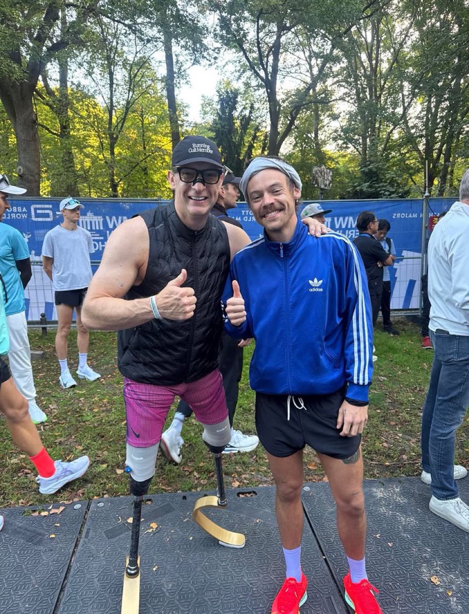 i'm a fucking pt, you don't understand how it makes my little heart feel, so proud of both these strangers