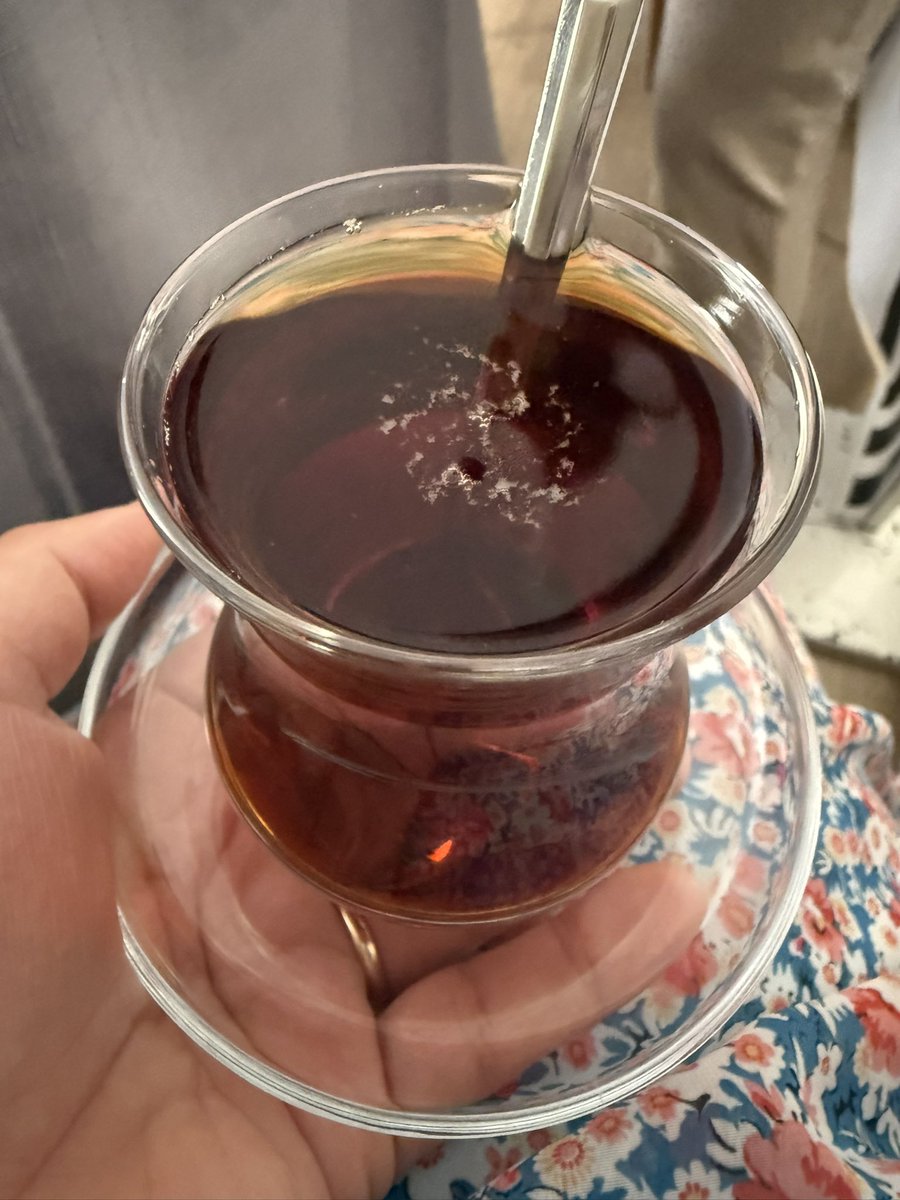 aysedogan60's tweet photo. Doğum günü çayı 🤪 https://t.co/yavW5sPudB
