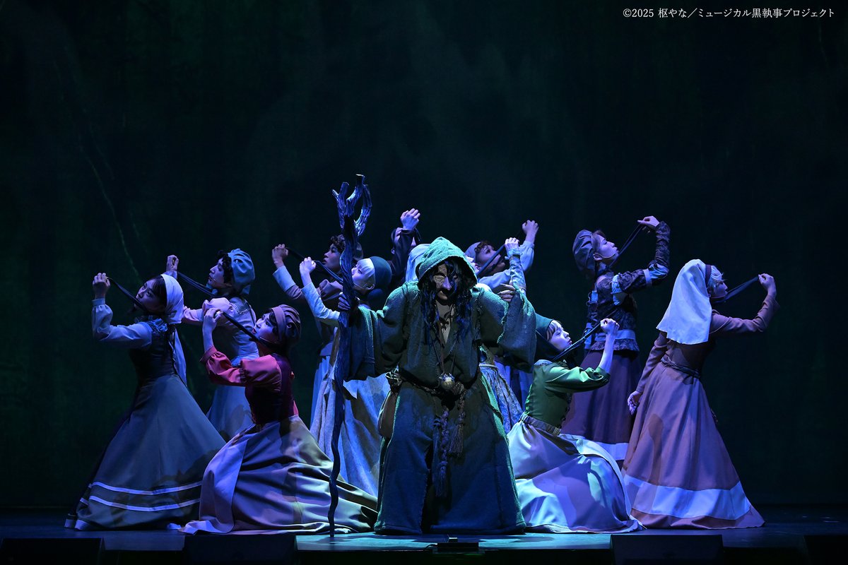 namashitsujijp's tweet image. ミュージカル「黒執事」～緑の魔女と人狼の森～
本日は12:00公演と17:30公演の2公演です🐺
劇場では座席をお選びいただける、リピーターチケットを販売中🎫
ご購入はロビー内のQRコードよりアクセスください。
公式サイト
namashitsuji.jp/guide/
みなさまのご来場お待ちしております🌳
＃黒執事