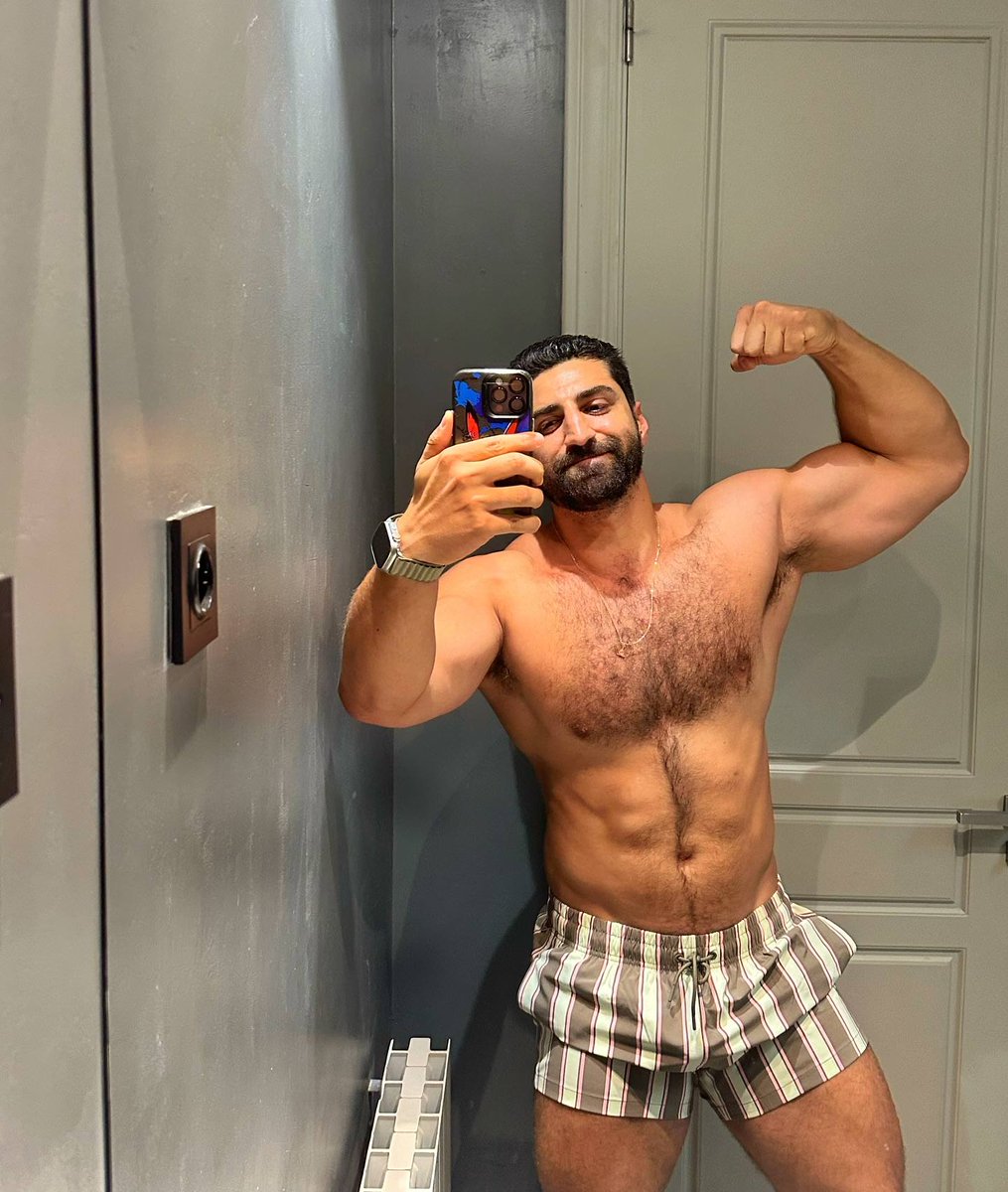 Real men come with fur, strength, and passion. ❤️🐾
machos.top 
.
.
.
#Bear #HairyMen #BeardedMen #MatureMen #GayBear #BearLove #RuggedMen #SilverFox #Woof #GayBrazil #BeardLovers #HairyMen #DaddyVibes #MuscleBear #Bearded #GayBear #BearCommunity #Rugged #GayBrazil