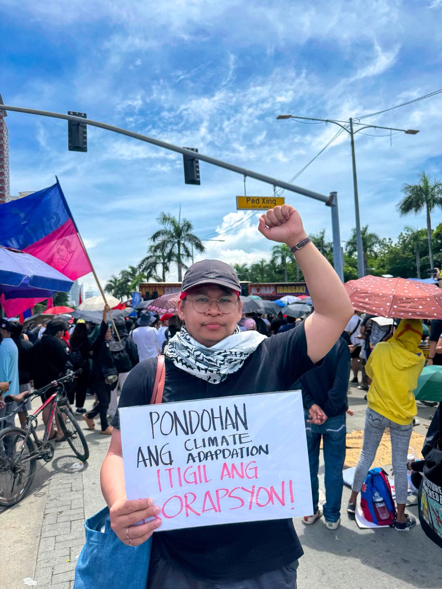 Baha ang Luneta. 

Baha ng taumbayang galit sa gobyernong magnanakaw! Panagutin lahat sila! 

#ML53 #BahaSaLuneta