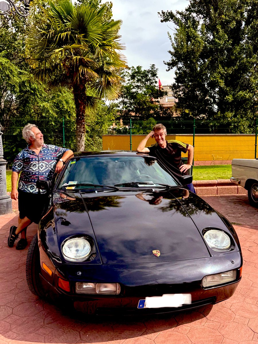 Ha sido un verano duro y nos hemos dado un par de caprichitos. Uno para diario y el otro para ir a Hacienda.