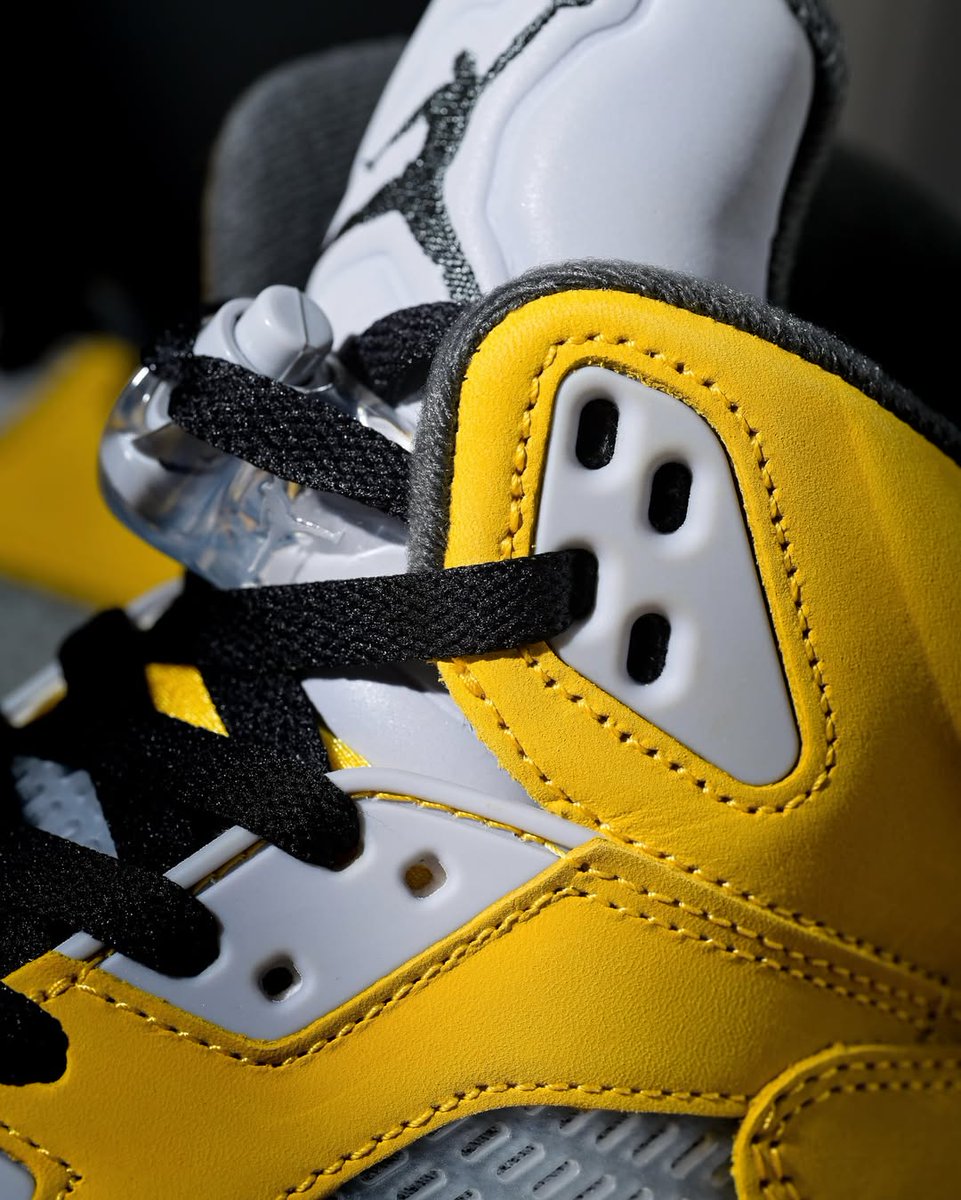 houseofheat's tweet image. Air Jordan 5 "Tokyo" Releases September 27 in the US ⚡

Details: hoh.news/johs20Puy