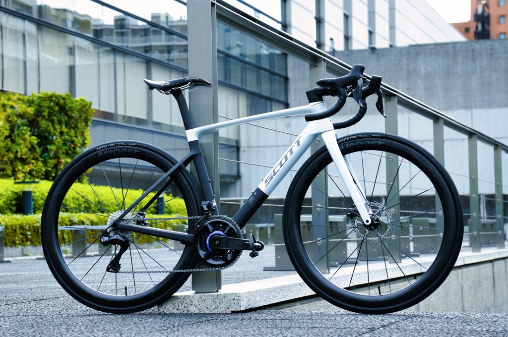 yatsuhashi_tp's tweet photo. my new gear...
『SCOTT ADDICT RC PRO HMX』
長年乗った第一世代から第四世代へ乗り換え！
好きなんだよADDICT、これしかない！ https://t.co/0wQAvIeShM