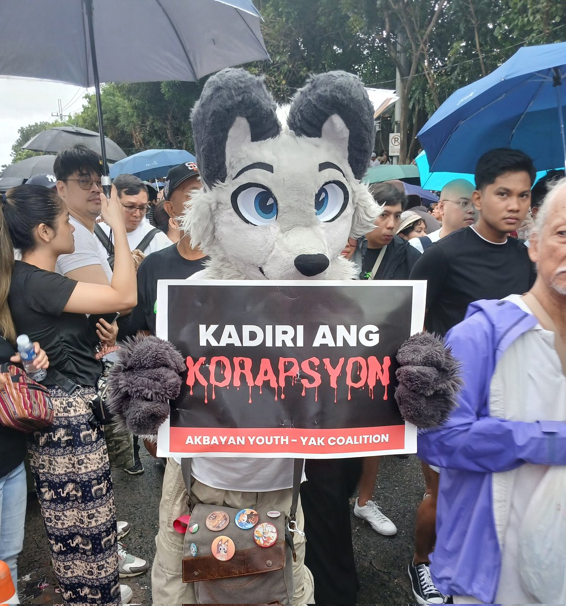 ang tao! ang bayan!
ngayon ay lumalaban!
#TrillionPesoMarch