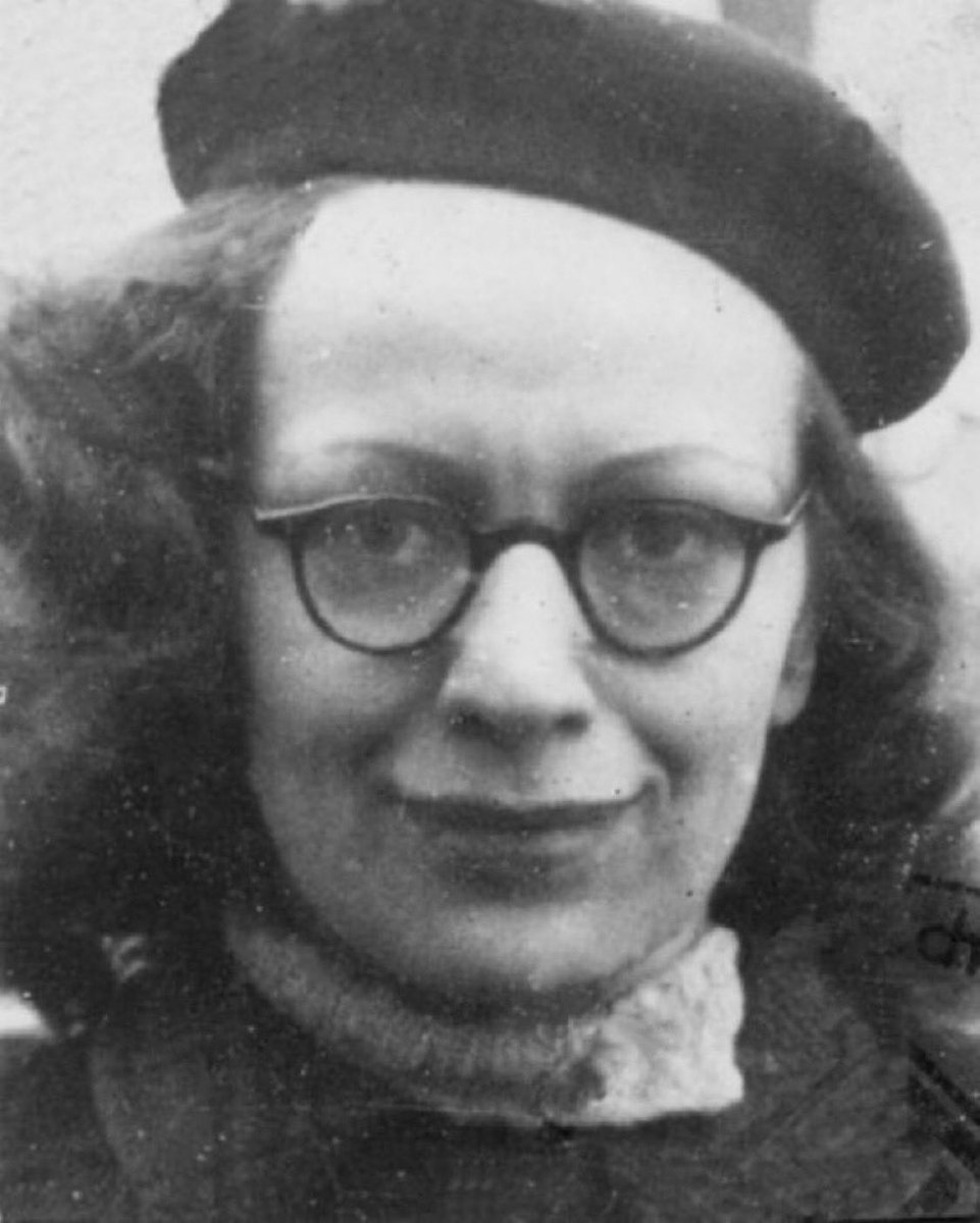 Hannelore Willbrandt war Buchhändlerin und als Widerstandskämpferin gegen den Nationalsozialismus an den Aktionen der Weißen Rose in Hamburg beteiligt. 1943 wurde sie verhaftet, angeklagt und vor ihrem Prozess von den Allierten befreit.
21. September 1923 - 10. Februar 2003