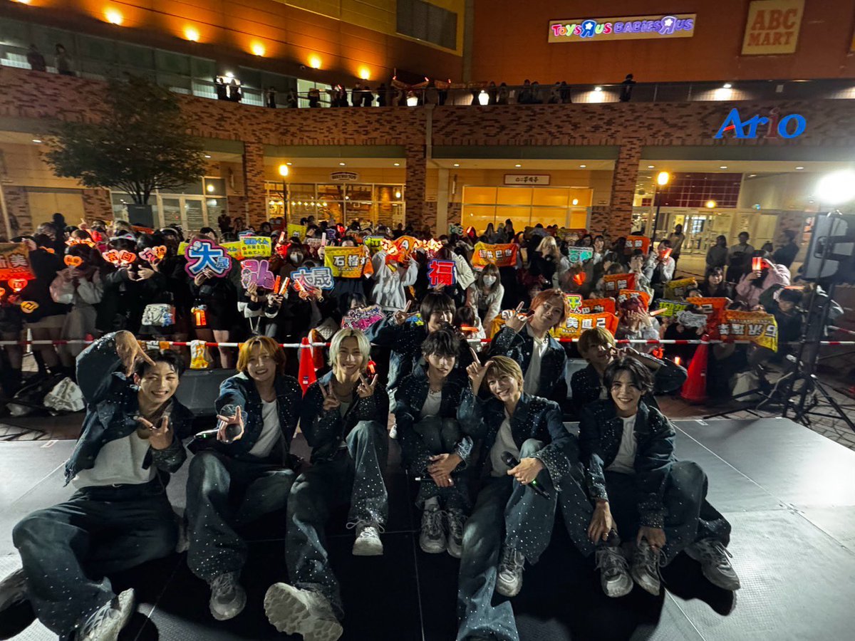 UNiFY 1stアルバ厶  『#平成37年 』
リリースイベント in 北海道‼️🐮

ヴィレッジヴァンガード さっぽろ東急店＆アリオ札幌 屋外えんとつ広場 にて
リリースイベントさせて頂きました🙌🏻

お越しくださりありがとうございました🙇‍♂️

明日はツアー in cube garden❣️
会場でお待ちしております🫶🌟