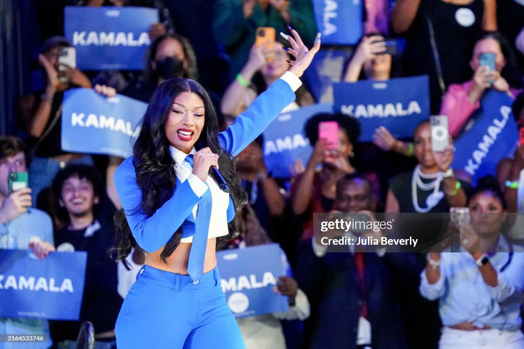 kingpilled's tweet image. Sitting here listening to Chris Tomlin sing “How Great Is Our God” in front of the entire cabinet, shuddering at what it could’ve been in an alternate reality