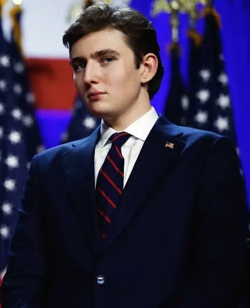 TrumpBarron_Q's tweet image. I have something very important to share with my wonderful X family tonight, so if you're really here and I have your full support, show me a 👍 or drop a Dot .