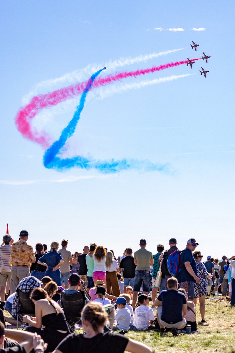 More blue skies for the second day of displays in Ostrava. Great to perform our full show for the large NATO Days crowd. 

#RedArrows | #Ostrava | #NATODays