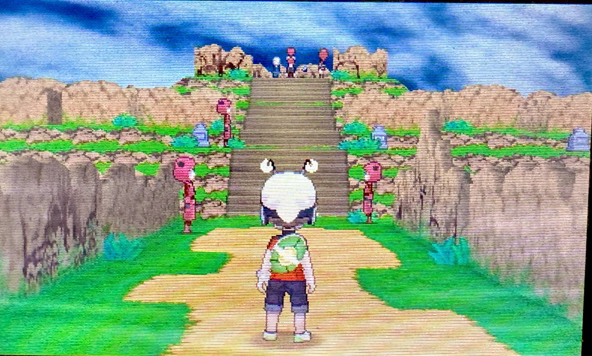 henriqueguzella's tweet image. Outra mudança na história. A Team Magma busca no Monte Pyre a Omega Stone não só para acordar Groudon, mas para extrair sua máxima força, por isso você deve levar a Alpha Stone para equilibrar. #PokemonOmegaRuby