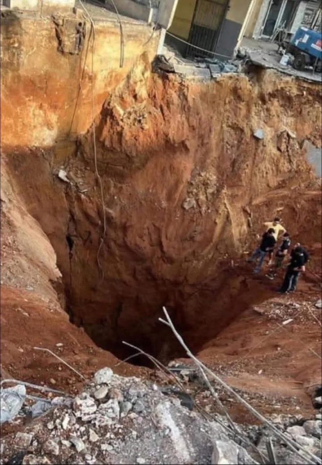 الرئيس أحمد الشرع في أمريڪا 🇸🇾🇺🇸

وبشار هارب في موسكو وحسن زميرة في حفرة

سبحان من أعزنا واذلهم ☝️