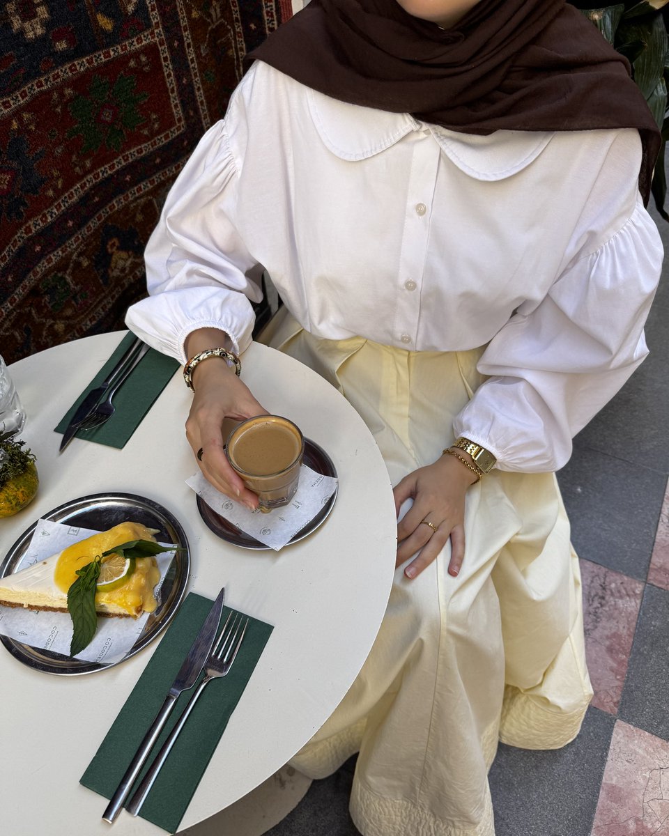 Gün🍋
(halının eğriliğini görmezden gelelim)