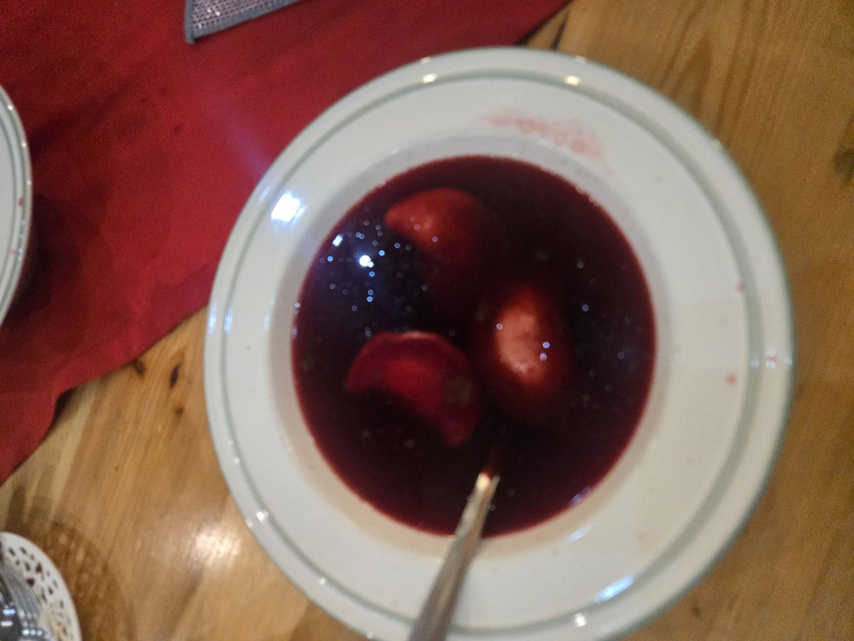 tayised's tweet photo. Відкриття дня:
Польський борщ - не має нічого всередині- картоплі, капусти і тд
Просто вода бурякова https://t.co/5Eozxtt9Yn