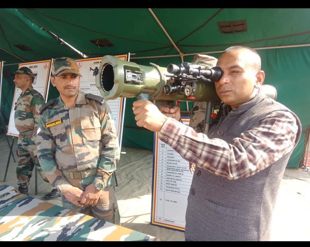 पाकिस्तान को जवाब मैं ही दे सकता हूं,
मोदी जी के बस की बात नहीं है,

गोली का जवाब, गोले से,

#INDvPAK