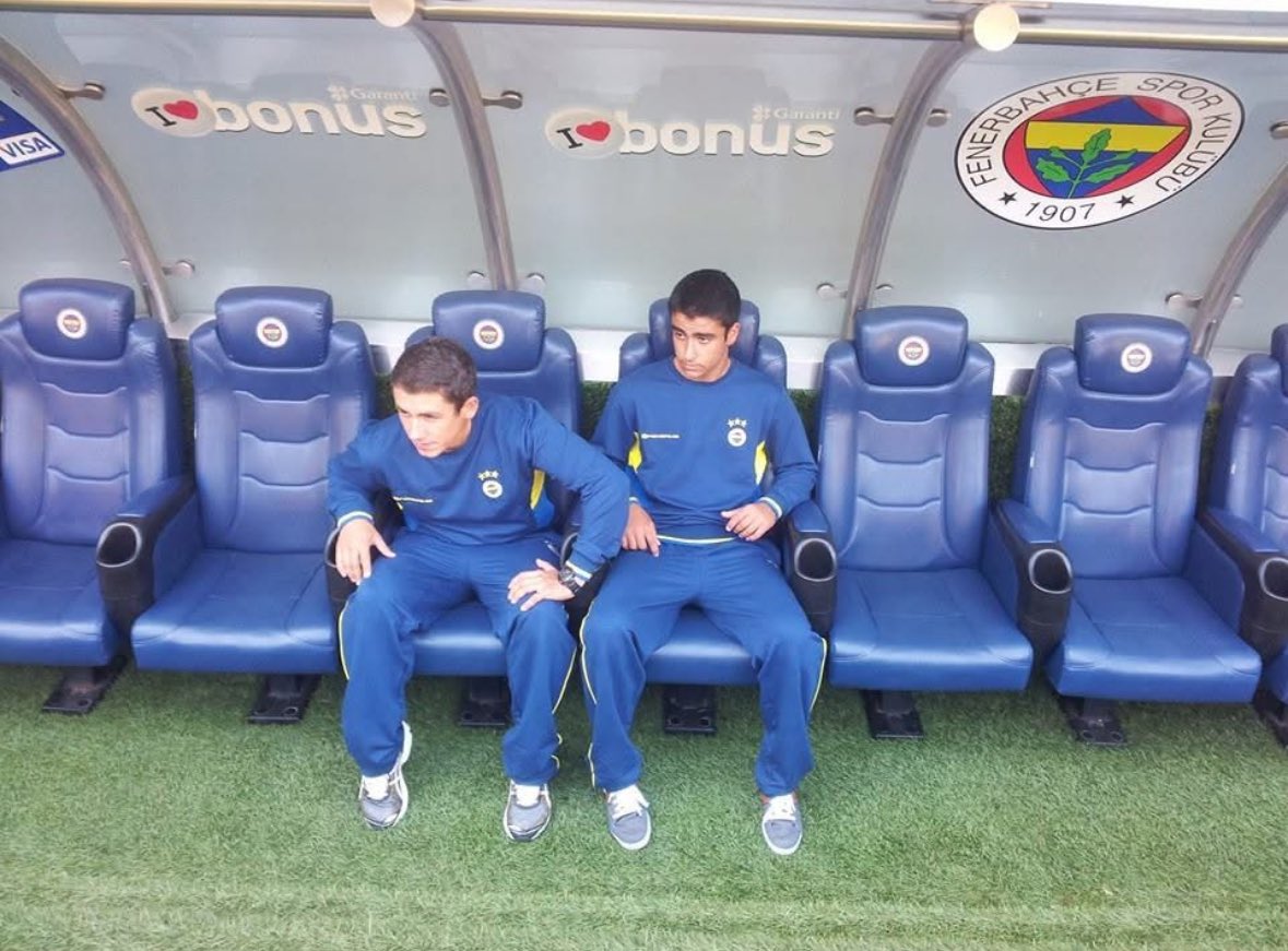 Seçimi takip ederken ben(temsili değil) 😂😂 #gülegülealikoç #muhtaçdeğiliz