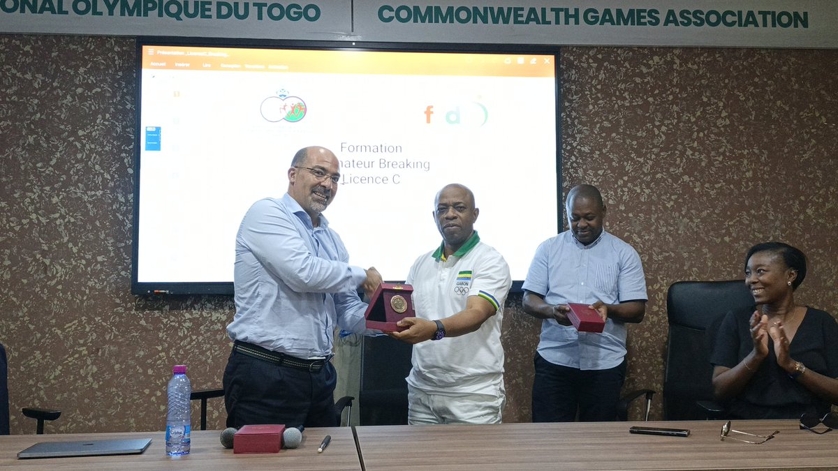 BreakingFtds's tweet photo. Licence C - Animateur Breaking, avec Hicham Moufti et Abdel Mustapha, en partenariat avec la Fédération Royale Marocaine des Sports Aérobics, Fitness, Hip-Hop et Disciplines Assimilées. Nous avons eu la chance d'avoir la visite de 2 Président du CNO , Celle du Gabon et du Togo ! https://t.co/J7pqCsrFVJ