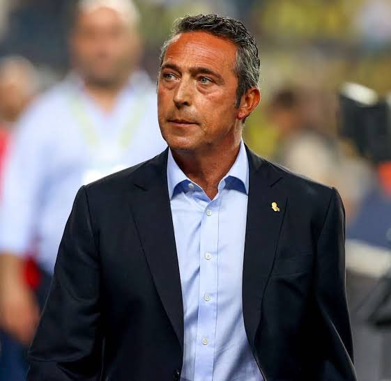 Ali Koç’a camiamıza kattığı tüm değerler için teşekkür ederim. Maddi manevi her zaman elini taşın altına koydu, yıllarca Fenerbahçe’nin hakkını savundu. Yolun açık olsun başkan, hakkımız helal olsun. Fenerbahçe için yaptıkların unutulmayacak.