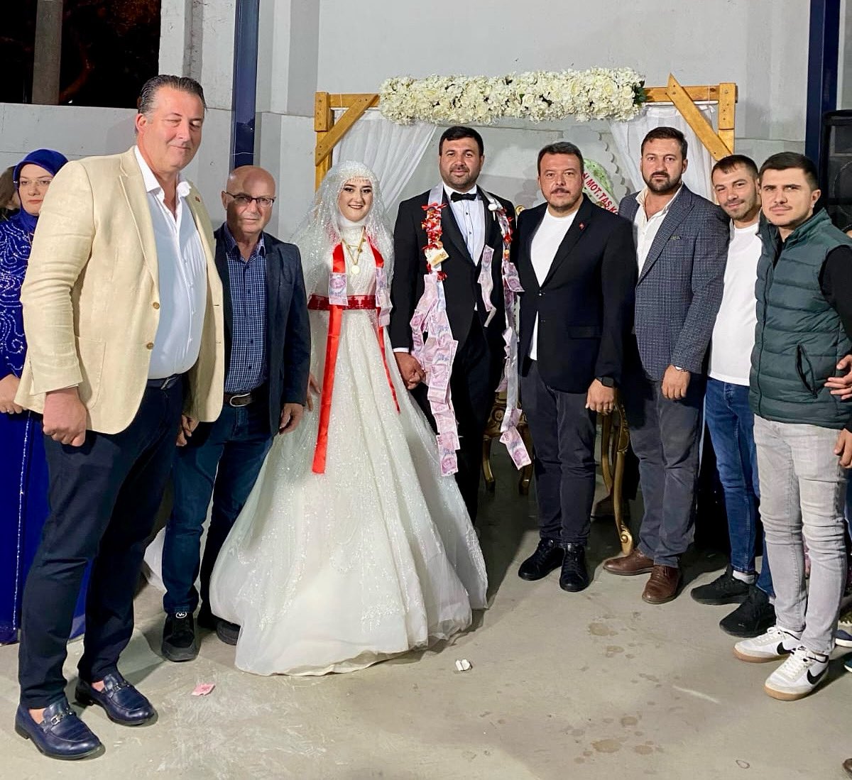 Sergen Köyümüzde değerli ağabeyimiz Kazım Ertop’un kıymetli evladı Süleyman kardeşimizin düğün töreninde teşkilatımızla bir araya geldik. Gökçe &amp; Süleyman Ertop çiftine ömür boyu mutluluk ve huzur diliyoruz.