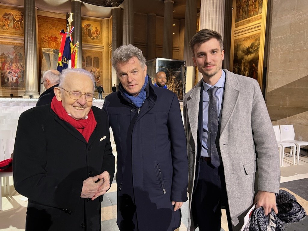 Léon Landini, dernier des FTP MOI vient de nous quitter.

Nous nous étions retrouvés au Pantheon, autour de Manouchian.

Ensemble, ils symbolisaient la résistance communiste et l’internationalisme.