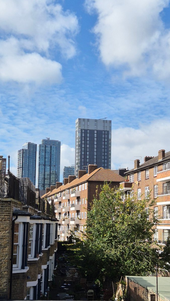 Great to be out in Hoxton West today. Residents raised recycling &amp; waste services—and gave a huge thumbs up to the installation of new secure cycle hangers - <a href="/HackneyLabour/">Hackney Labour</a> driving local change!
