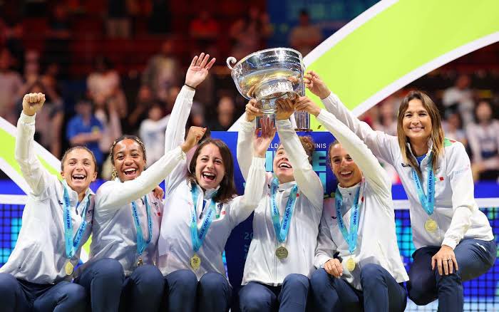L’Italia sul tetto del mondo per il secondo anno consecutivo. Le azzurre ottengono il sesto titolo della storia dominando le fortissime tenniste americane. Orgoglioso di voi e di tutto il movimento tennistico italiano. Complimenti ragazze! 🎾🏆🇮🇹