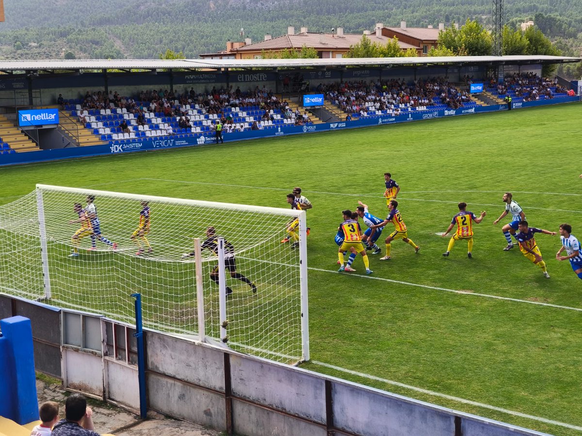 Orgullosos d'este equip que ha sapigut aguantar i madurar el partit per aconseguir la victòria. Si seguim així aconseguirem èxits! Açò és llarg, la setmana que ve més!