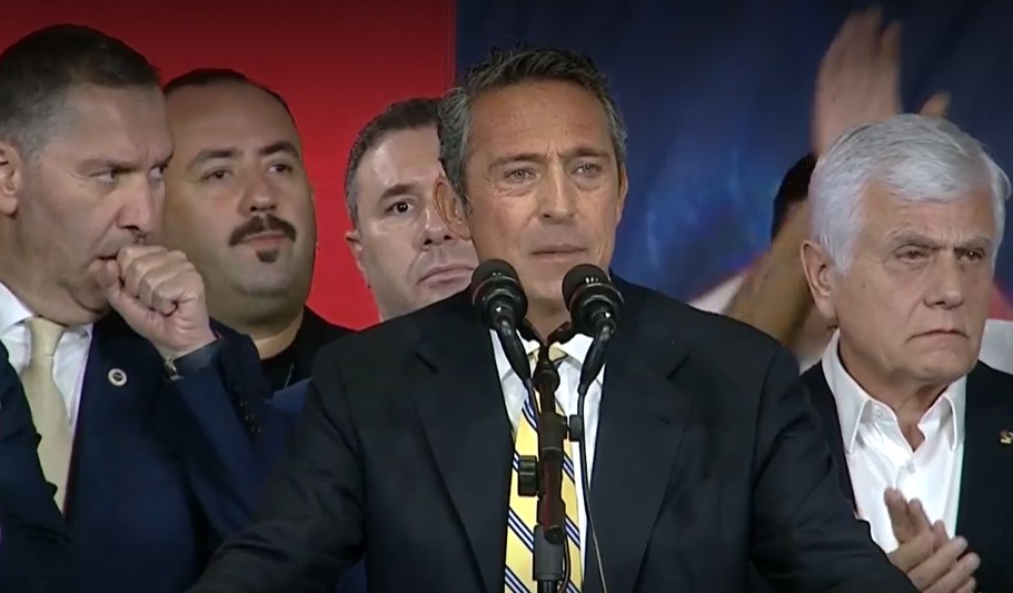 Ali Koç: "Bir kez daha Fenerbahçe seçim yaptığı zaman, nasıl yapar gösterdik. Son derece medeni, adil rekabet çerçevesinde yapıldı. Az farkla Sadettin Bey kazandı. Yolumuz açık, şansımız bol olsun. Hepimiz aynı gemideyiz. Yapacak çok işimiz var. Verecek çok büyük mücadelemiz var.