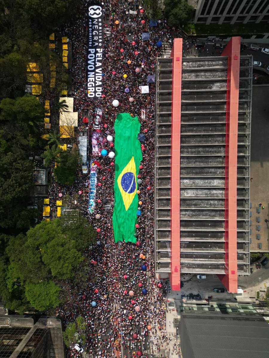 Os patriotas levaram a bandeira do Brasil para a Avenida Paulista ❤️
BRASIL QUER JUSTIÇA
POVO CONTRA ANISTIA 
PACIFICA COM PRISÃO 
TRABALHEM PARA O POVO
CONGRESSO SEM BANDIDAGEM
HOJE É POVO NA RUA 
SEM DOSIMETRIA