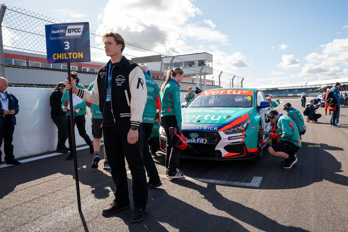 TomChilton_'s tweet image. Tough day on track, but finishing P8 in Race 3 is a positive way to wrap things up! 💪 Huge thanks to the team for all their hard work, looking forward to the final round at Brands Hatch in 2 weeks!

#BTCC #EXCELR8 #TeamVERTU #birchgatwick @VertuMotors @Excelr8M