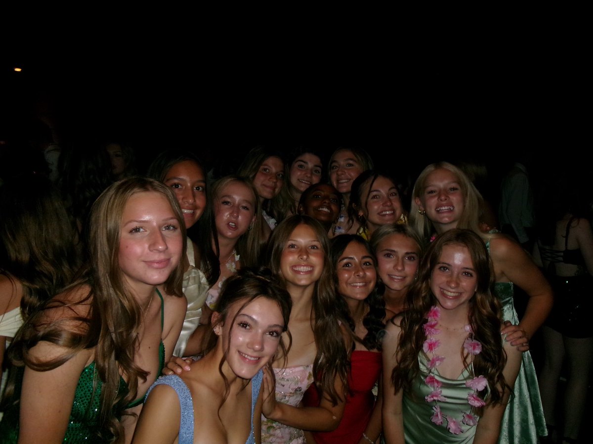 ⚽️ moves and 💃 moves. Looking great on and off the field!!! 
#homecoming
🅰️⚽️