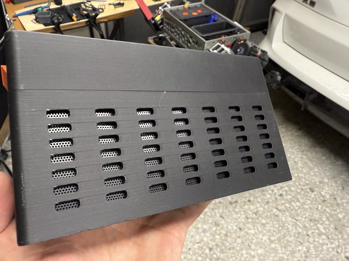 suren_at's tweet image. weekend update: you shouldn’t see the internals of a battery pack

before/after